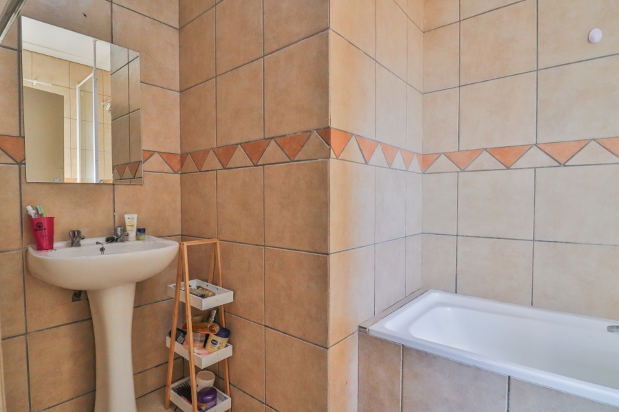 2 Bedroom Property for Sale in Vorna Valley Gauteng