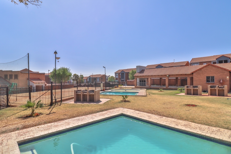 2 Bedroom Property for Sale in Vorna Valley Gauteng