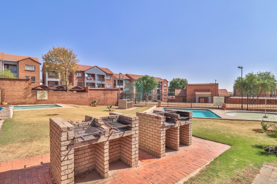 2 Bedroom Property for Sale in Vorna Valley Gauteng