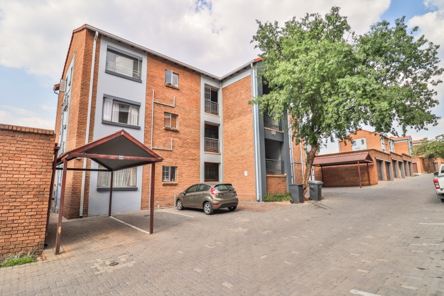 2 Bedroom Property for Sale in Vorna Valley Gauteng