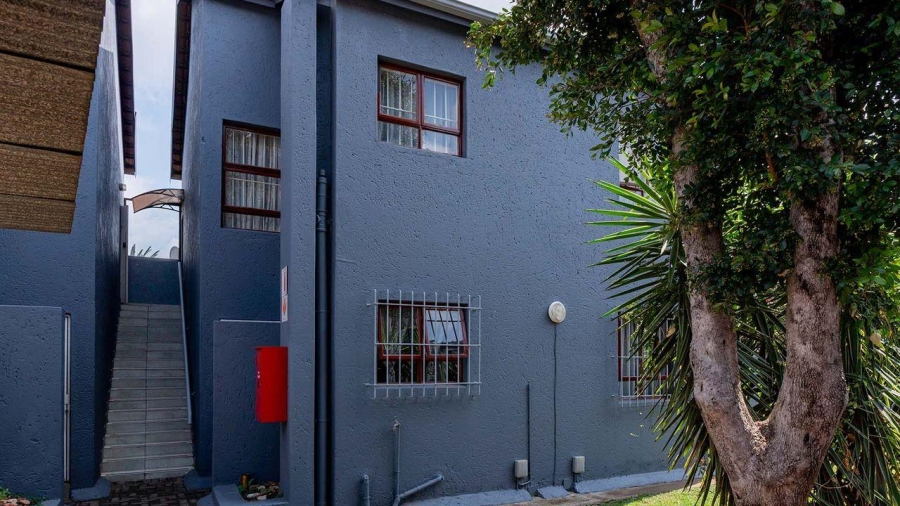 2 Bedroom Property for Sale in Glen Marais Gauteng