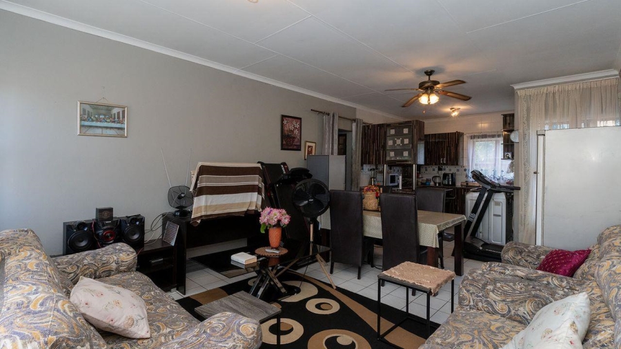 2 Bedroom Property for Sale in Glen Marais Gauteng