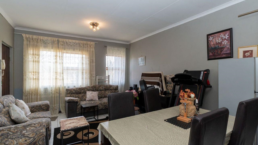 2 Bedroom Property for Sale in Glen Marais Gauteng