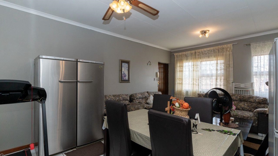 2 Bedroom Property for Sale in Glen Marais Gauteng