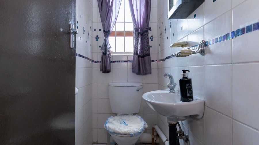 2 Bedroom Property for Sale in Glen Marais Gauteng