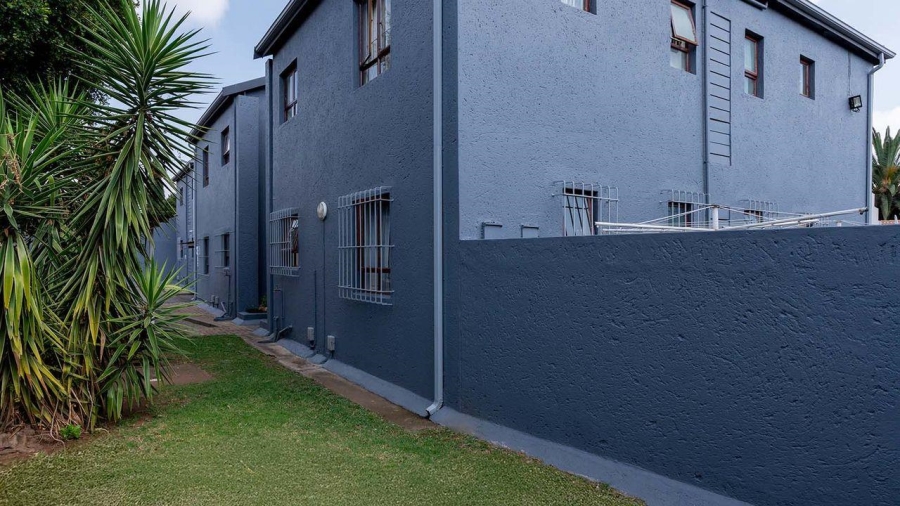 2 Bedroom Property for Sale in Glen Marais Gauteng