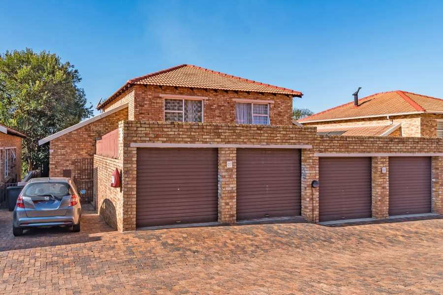 3 Bedroom Property for Sale in Allens Nek Gauteng