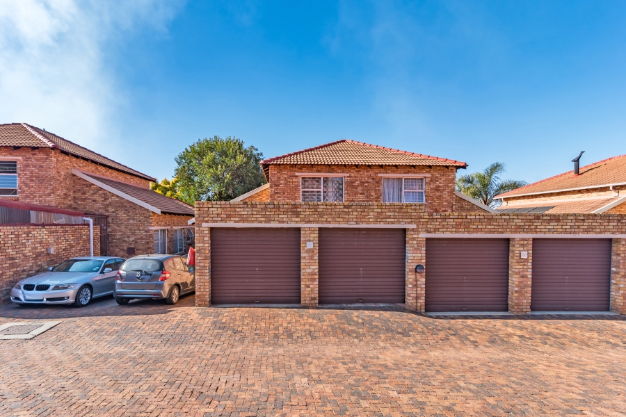 3 Bedroom Property for Sale in Allens Nek Gauteng