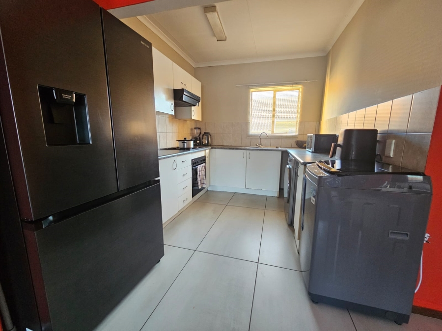 To Let 2 Bedroom Property for Rent in Greenhills Gauteng