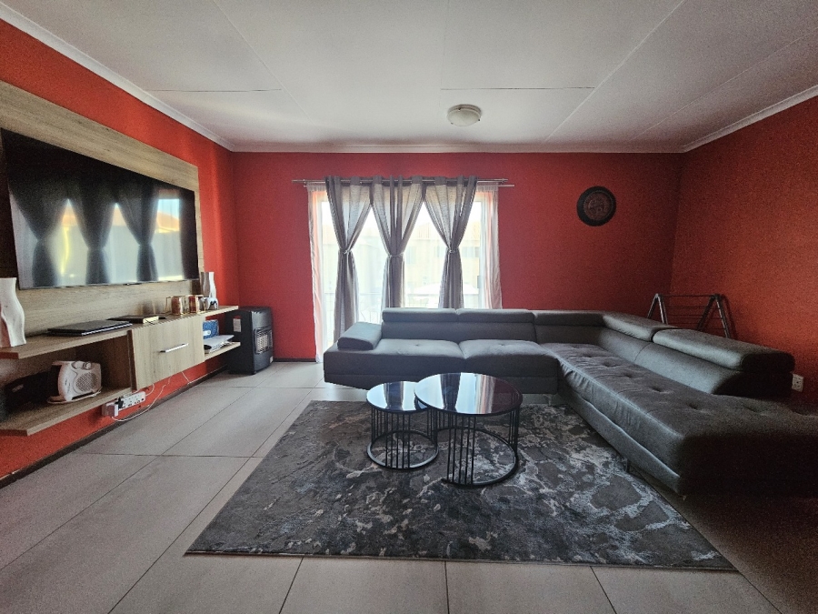To Let 2 Bedroom Property for Rent in Greenhills Gauteng