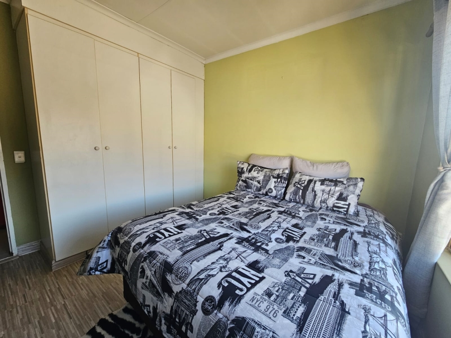 To Let 2 Bedroom Property for Rent in Greenhills Gauteng