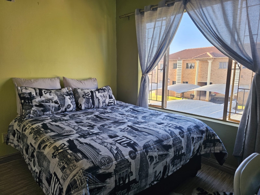 To Let 2 Bedroom Property for Rent in Greenhills Gauteng