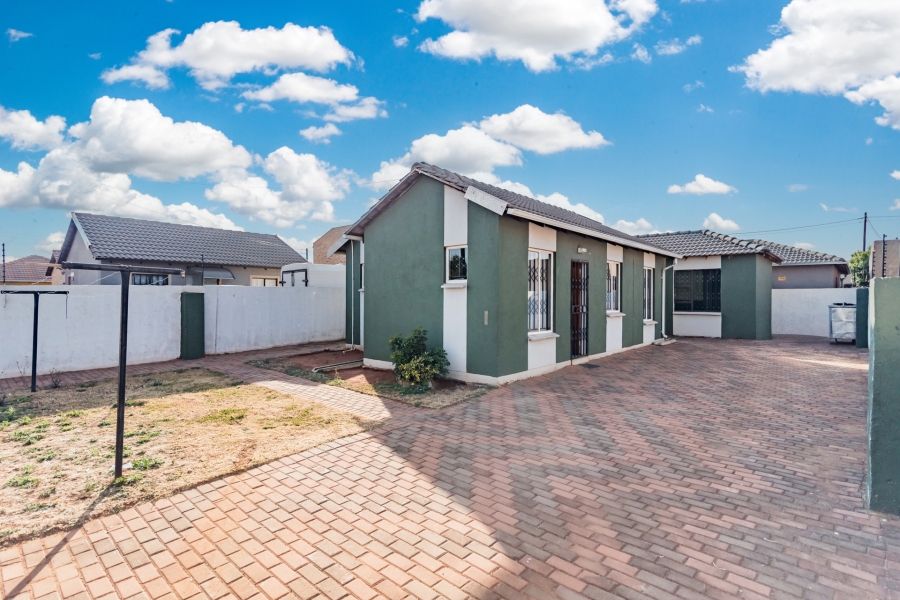 3 Bedroom Property for Sale in Protea Glen Gauteng