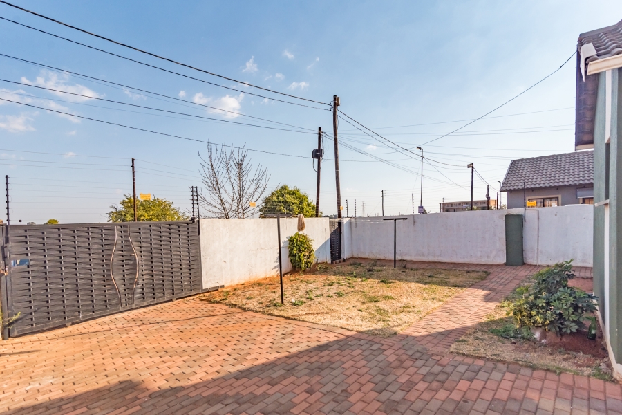 3 Bedroom Property for Sale in Protea Glen Gauteng