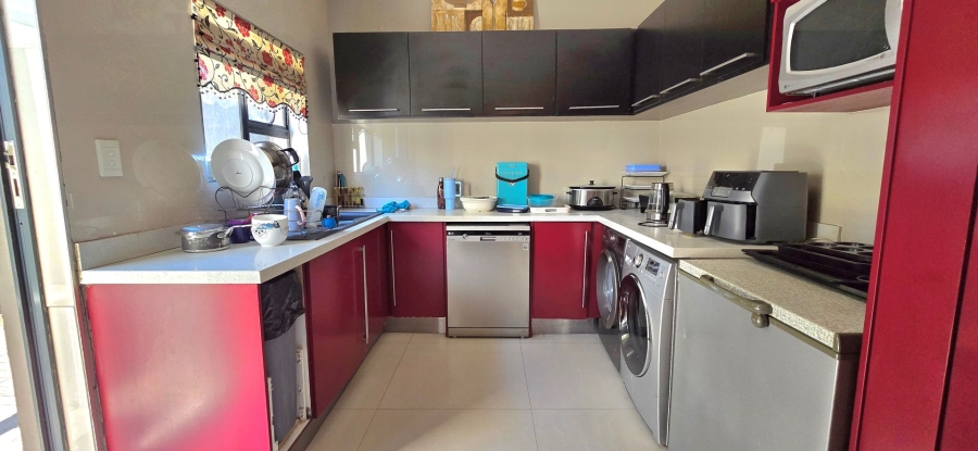 6 Bedroom Property for Sale in Midlands Estate Gauteng