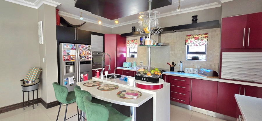 6 Bedroom Property for Sale in Midlands Estate Gauteng