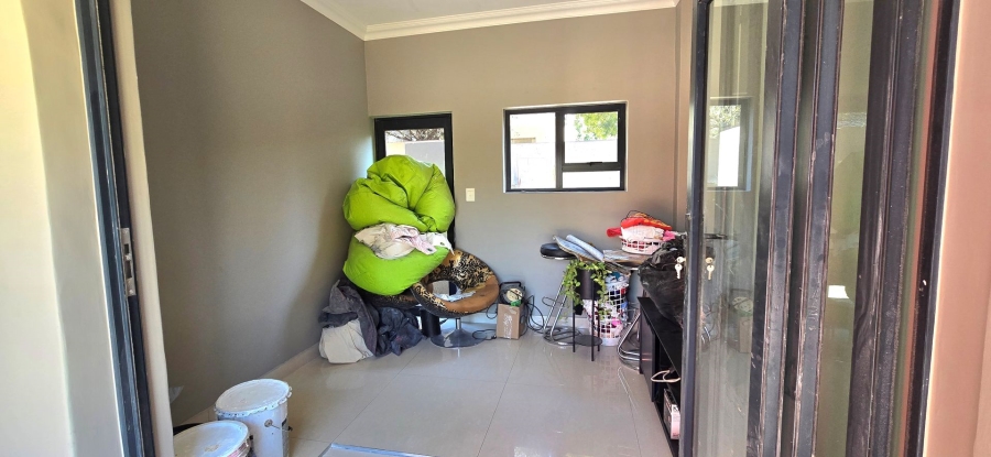 6 Bedroom Property for Sale in Midlands Estate Gauteng