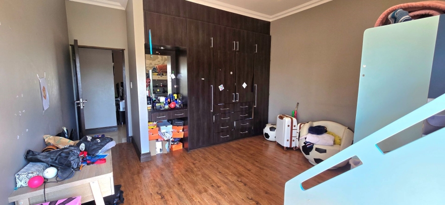 6 Bedroom Property for Sale in Midlands Estate Gauteng