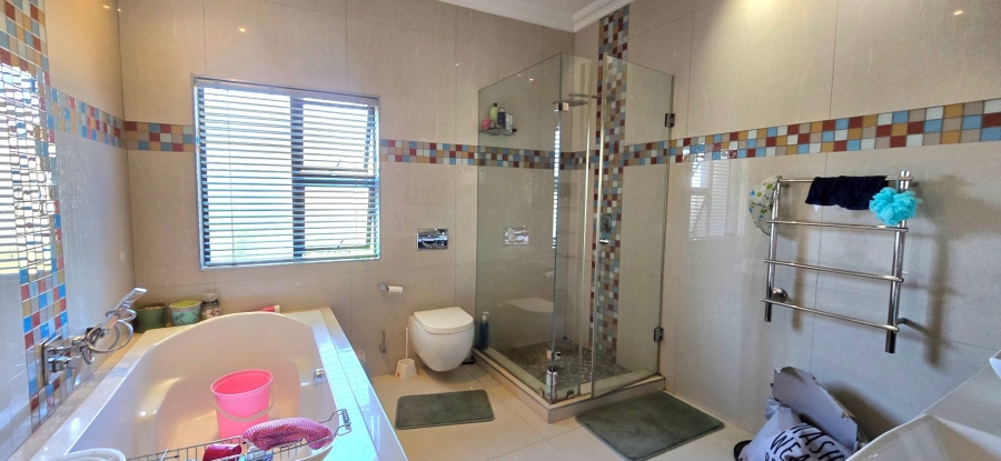 6 Bedroom Property for Sale in Midlands Estate Gauteng