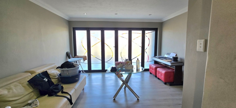 6 Bedroom Property for Sale in Midlands Estate Gauteng