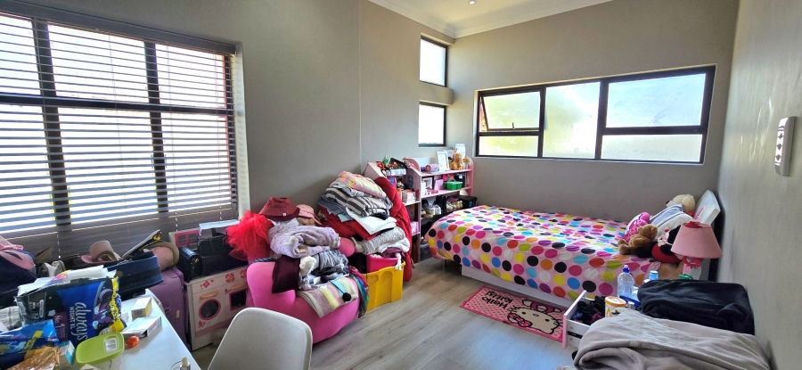 6 Bedroom Property for Sale in Midlands Estate Gauteng