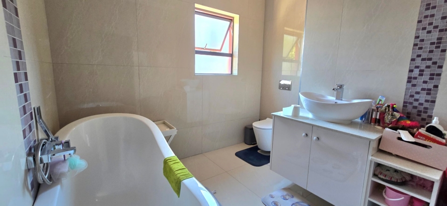 6 Bedroom Property for Sale in Midlands Estate Gauteng