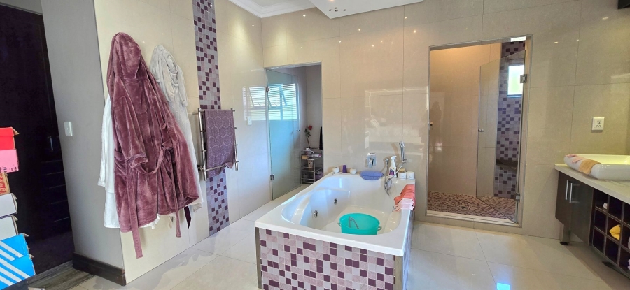 6 Bedroom Property for Sale in Midlands Estate Gauteng