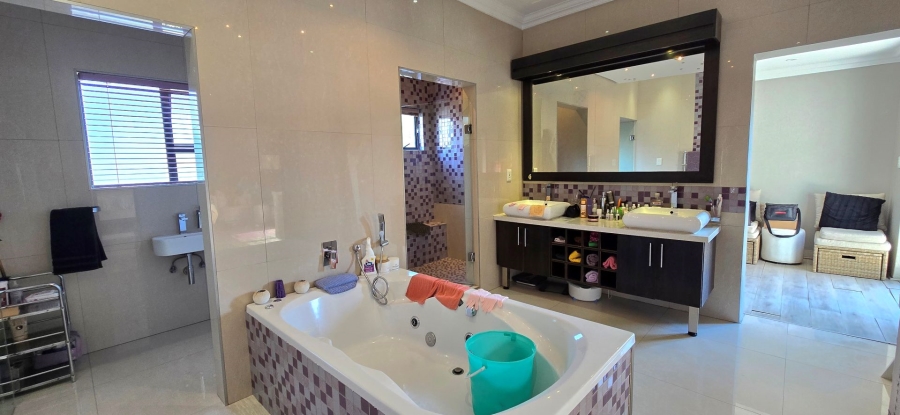 6 Bedroom Property for Sale in Midlands Estate Gauteng