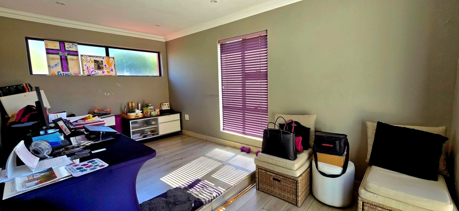6 Bedroom Property for Sale in Midlands Estate Gauteng