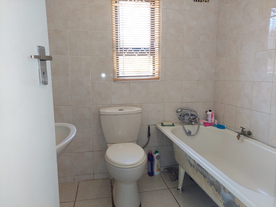 To Let 2 Bedroom Property for Rent in Riverlea Gauteng