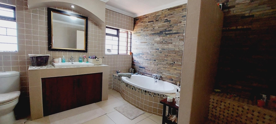 4 Bedroom Property for Sale in Rietondale Gauteng