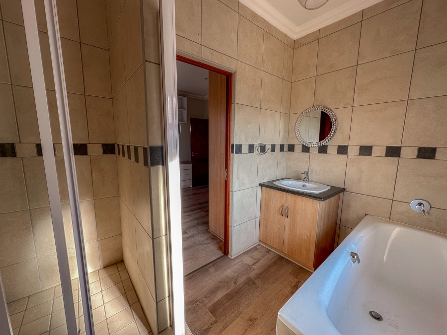 To Let 3 Bedroom Property for Rent in Midstream Estate Gauteng