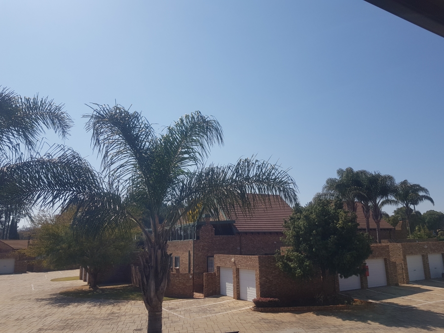 3 Bedroom Property for Sale in Die Hoewes Gauteng