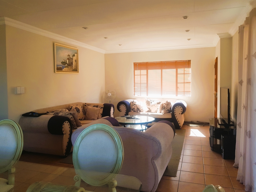 3 Bedroom Property for Sale in Die Hoewes Gauteng