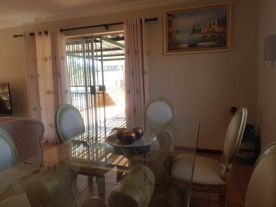 3 Bedroom Property for Sale in Die Hoewes Gauteng