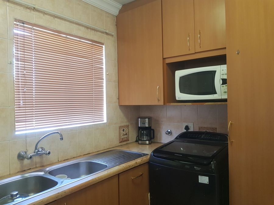 3 Bedroom Property for Sale in Die Hoewes Gauteng