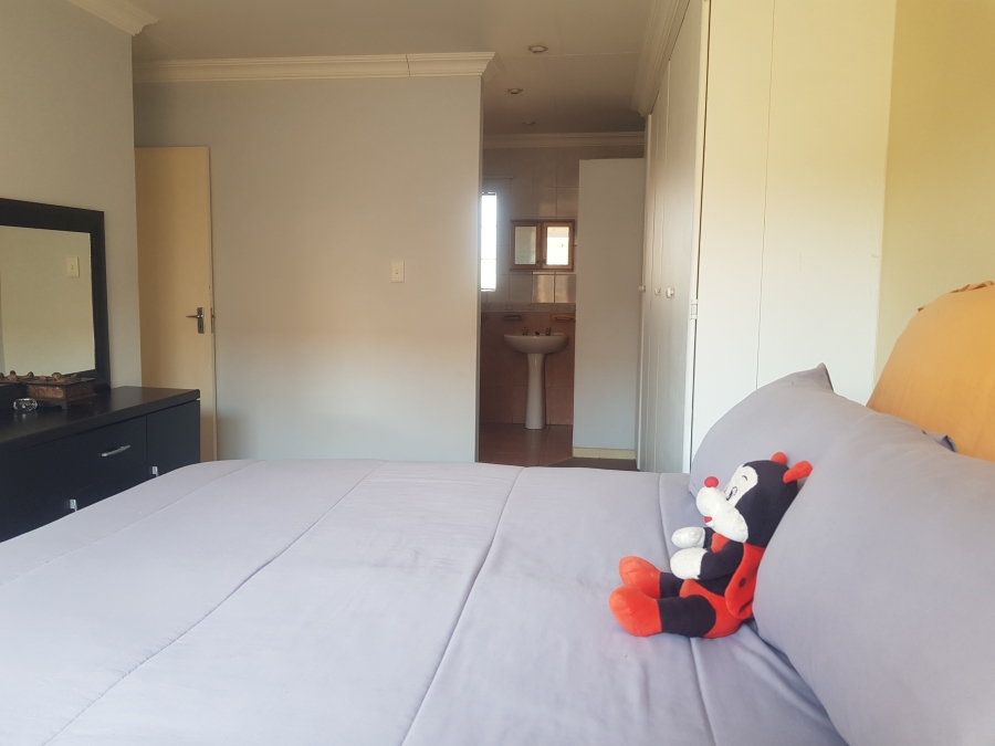 3 Bedroom Property for Sale in Die Hoewes Gauteng