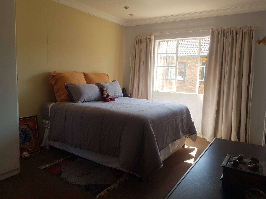 3 Bedroom Property for Sale in Die Hoewes Gauteng