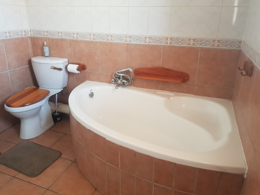 3 Bedroom Property for Sale in Die Hoewes Gauteng