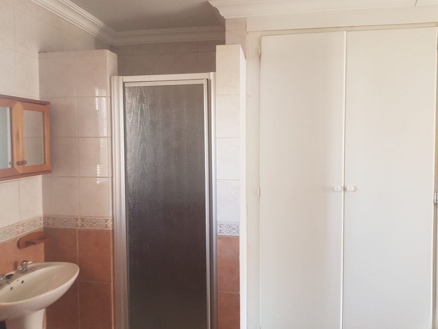 3 Bedroom Property for Sale in Die Hoewes Gauteng