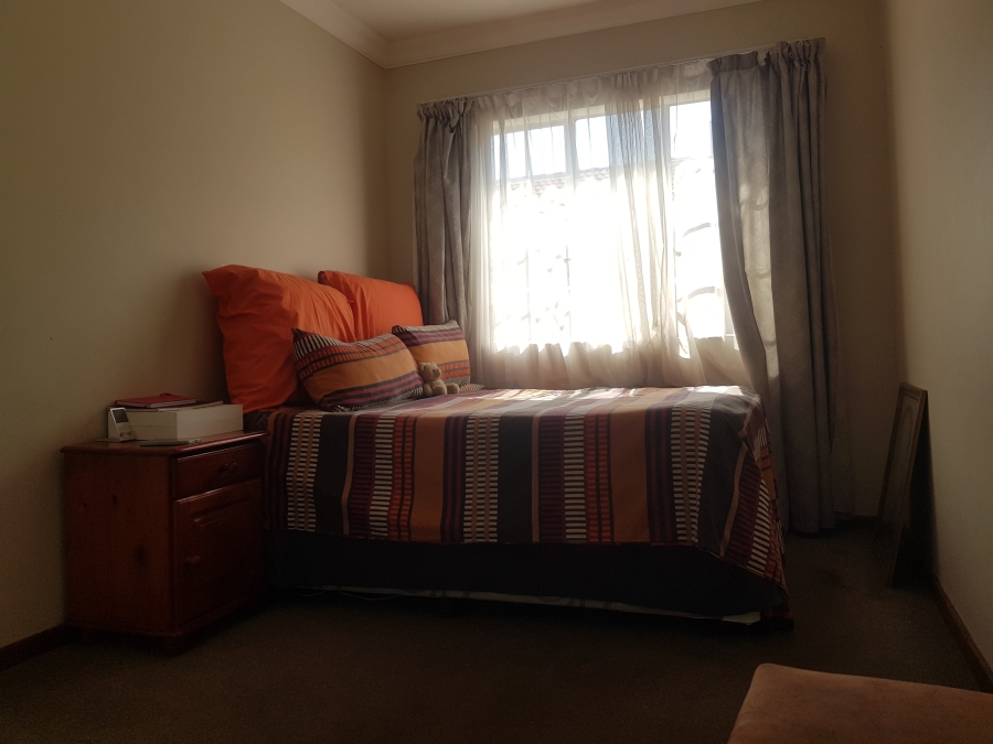 3 Bedroom Property for Sale in Die Hoewes Gauteng