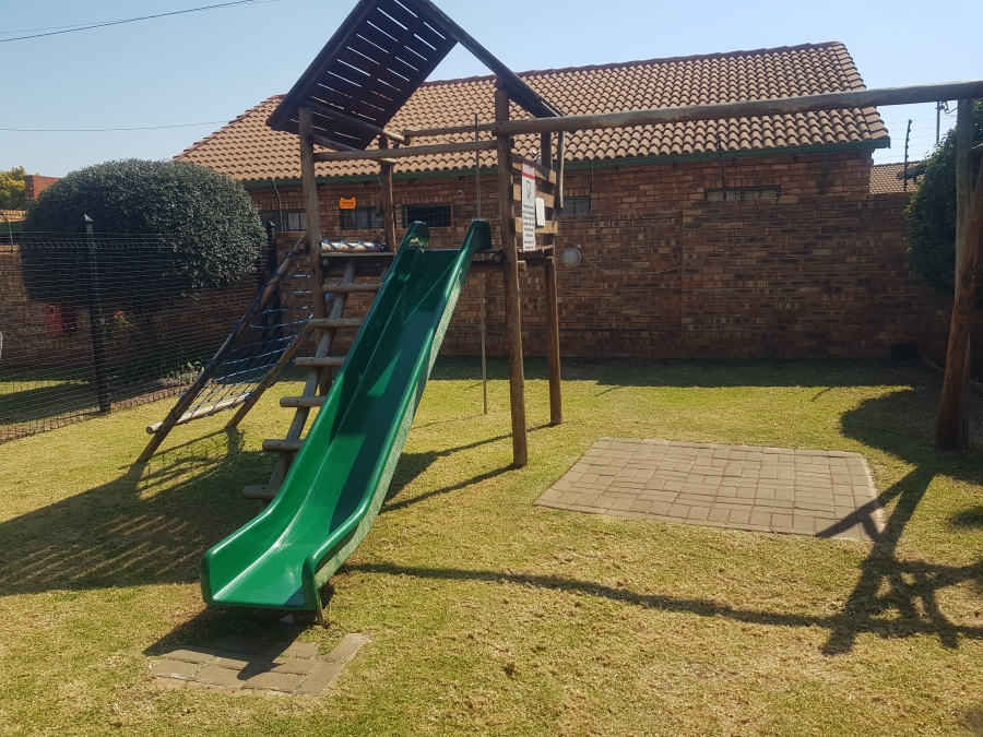 3 Bedroom Property for Sale in Die Hoewes Gauteng