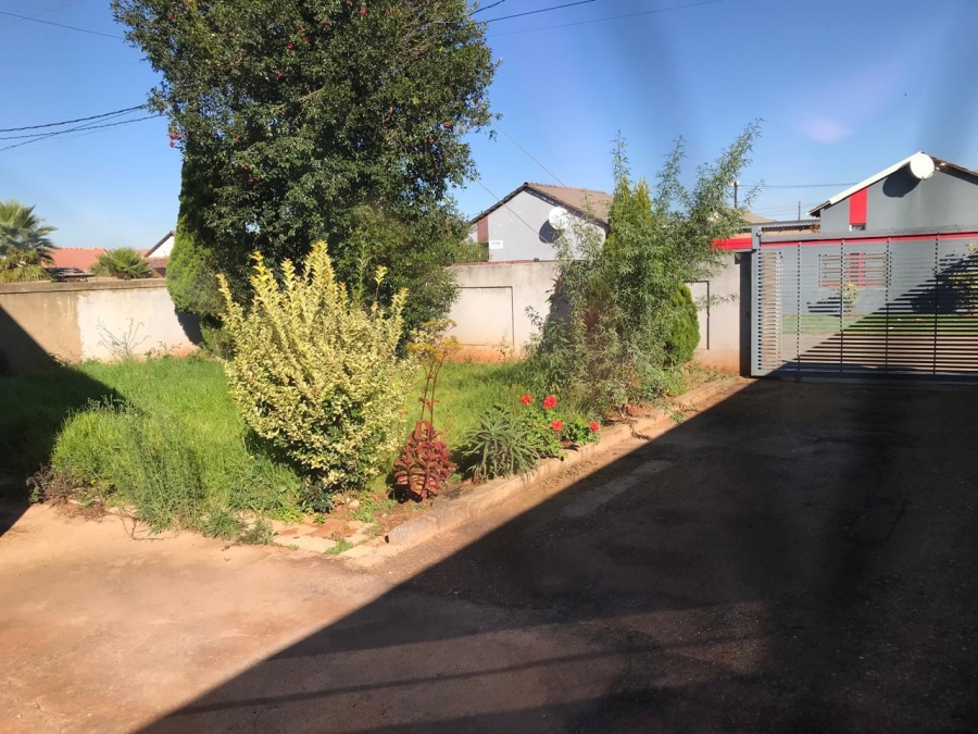To Let 2 Bedroom Property for Rent in Protea Glen Gauteng