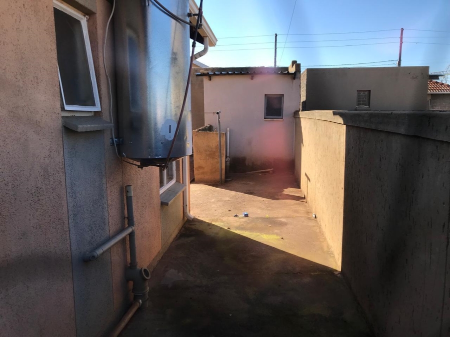 To Let 2 Bedroom Property for Rent in Protea Glen Gauteng