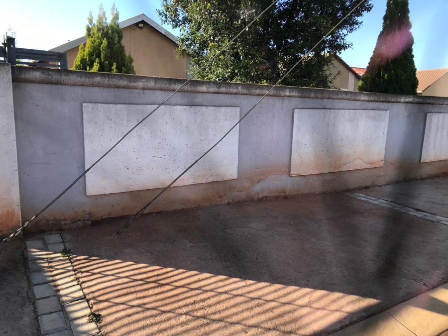 To Let 2 Bedroom Property for Rent in Protea Glen Gauteng