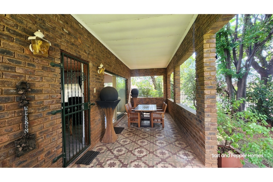 To Let 4 Bedroom Property for Rent in Magalieskruin Gauteng