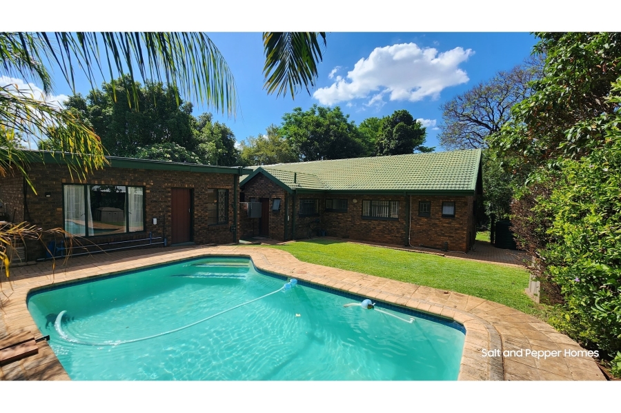 To Let 4 Bedroom Property for Rent in Magalieskruin Gauteng