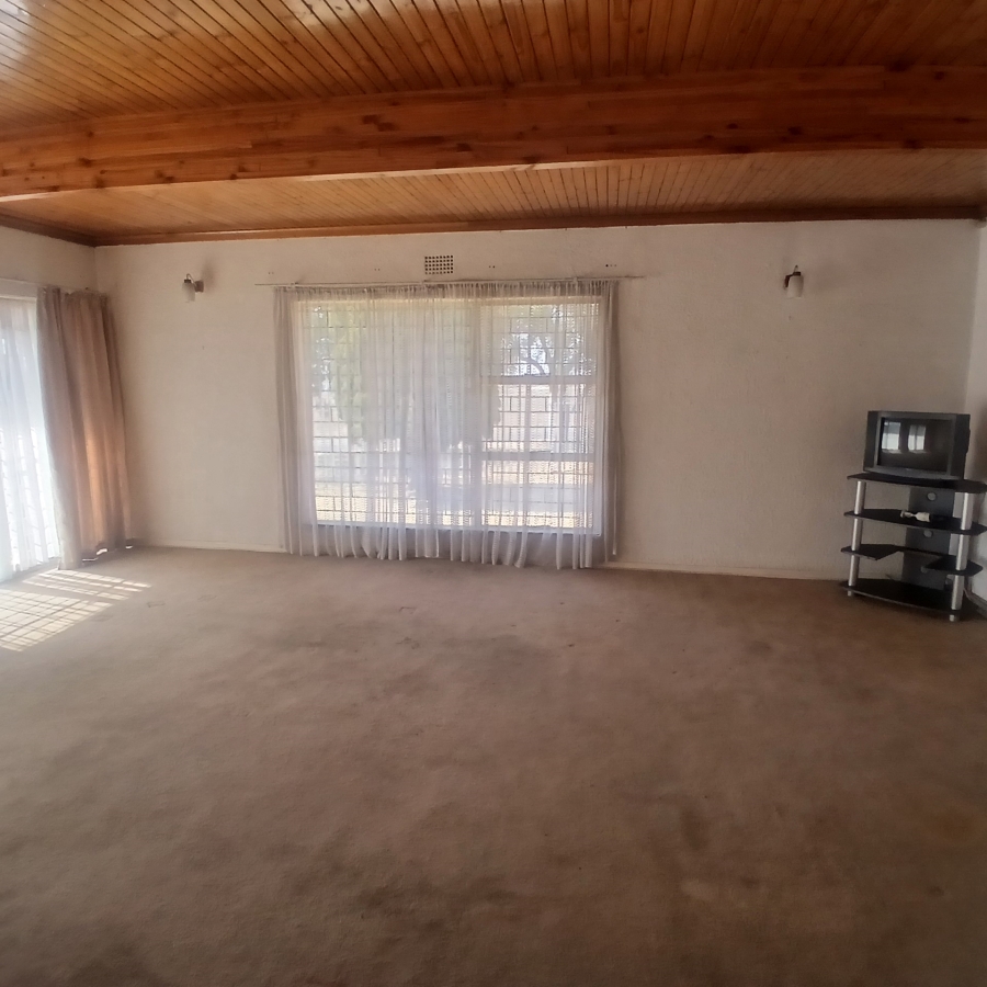 4 Bedroom Property for Sale in Dunnottar Gauteng