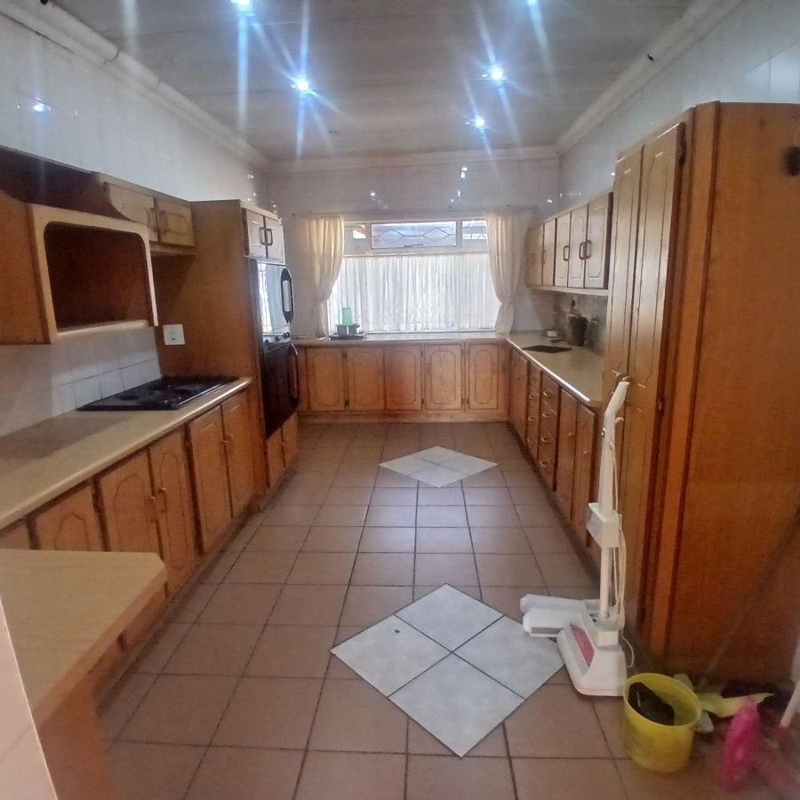 4 Bedroom Property for Sale in Dunnottar Gauteng