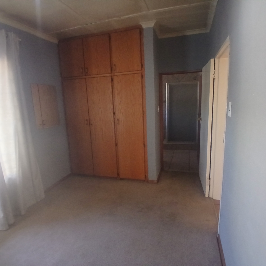 4 Bedroom Property for Sale in Dunnottar Gauteng